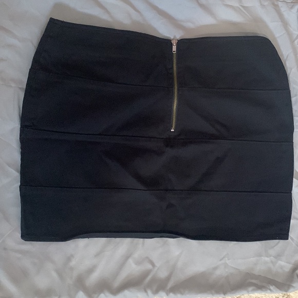 Volcom Frochickie Mini Skirt Black Size 5 - Picture 2 of 3